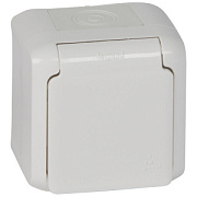 купить Розетка со шторкой и крышкой з/к IP44 Legrand Outeo Белая L782321   IP44 - IP56